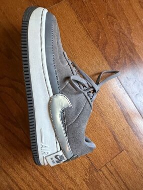 Air Force 1 Nike Jester low Gunsmoke  with Metallic Silver Swoosh